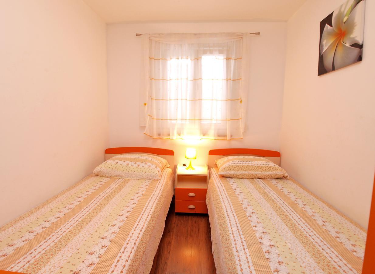 Apartments Milan 1048 Rovinj Bagian luar foto